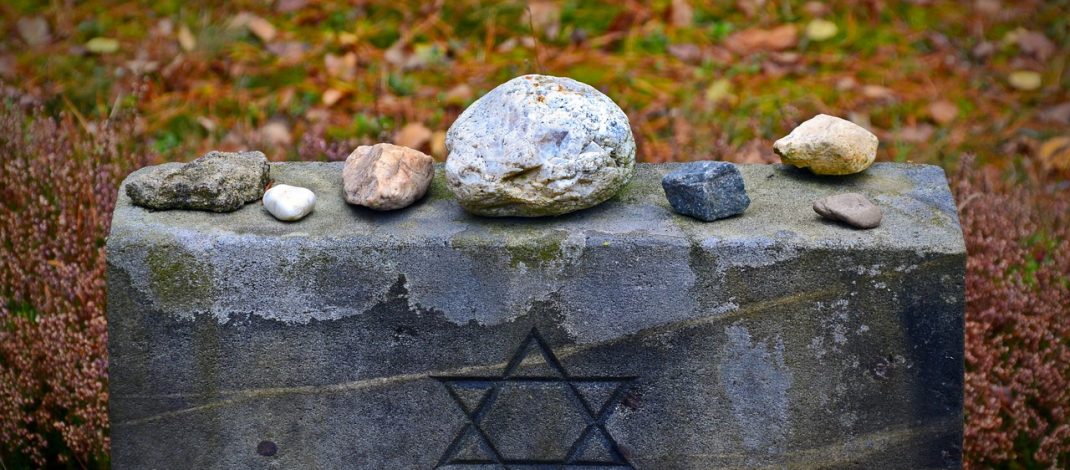 Триумф зла — бездействие доброго человека. Книги о жизнях людей во время Катастрофы