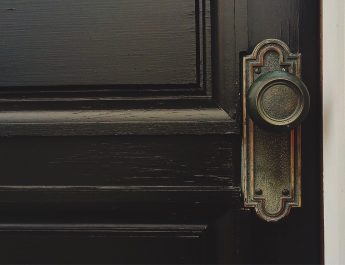 Что значит впасть в немилость