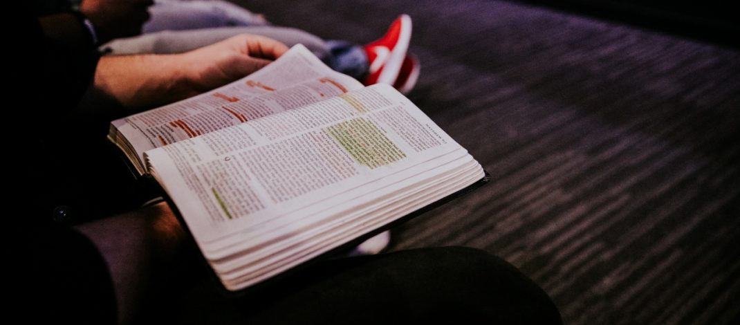 13 причин читать Библию: высказывания христиан, политиков и писателей