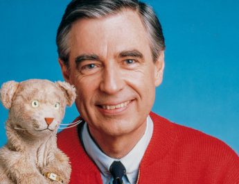 История Фреда Роджерса, легендарного телеведущего,  в очерке по которому сняли фильм с Томом Хэнксом