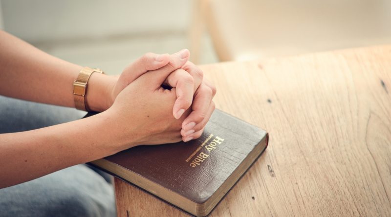 44% американцев считают, что последствия COVID-19 сделали их «более открытыми для Бога». Данные опроса