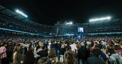 Более 6,500 человек обратились к Христу на евангелизационном крусейде Harvest в Калифорнии Более 6,500 человек обратились к Христу на евангелизационном крусейде Harvest в Калифорнии